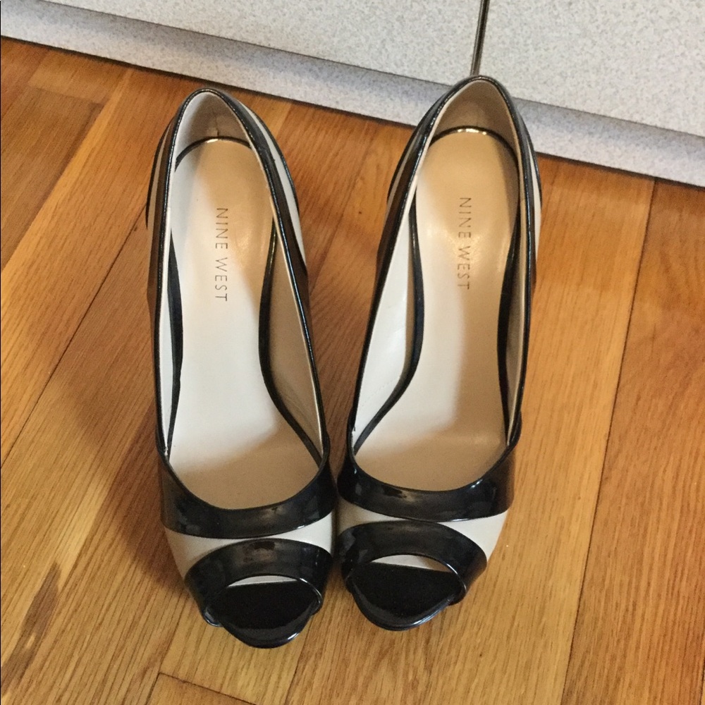 Nine West Black & Cream Heels - Picture 2 of 5